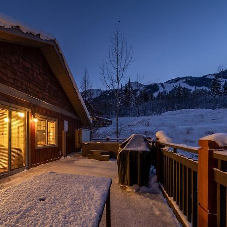 Lush Mountain Accommodations Golden Εξωτερικό φωτογραφία