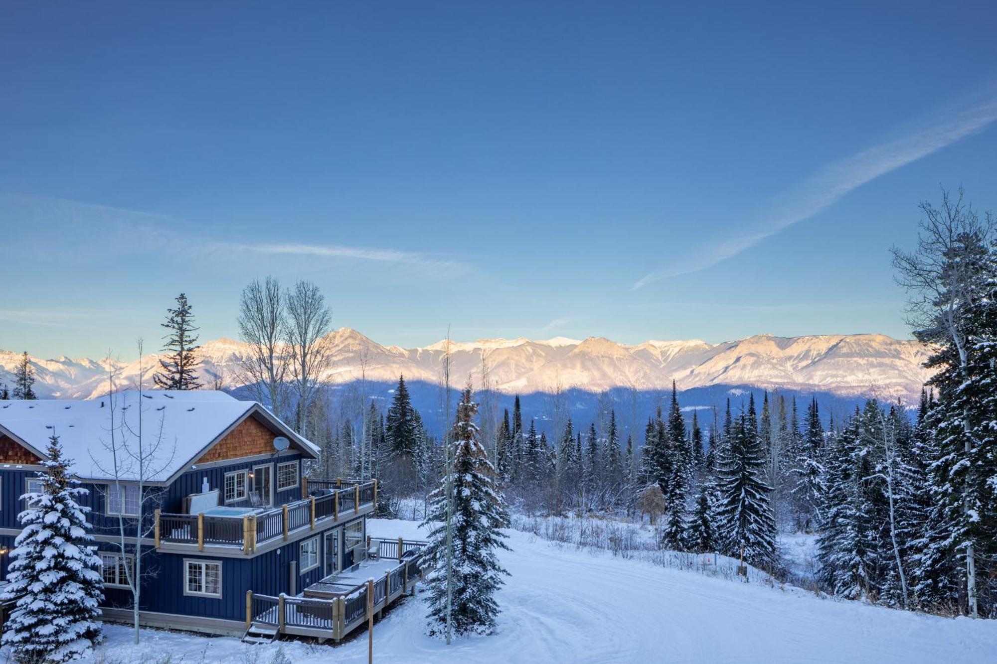 Lush Mountain Accommodations Golden Εξωτερικό φωτογραφία